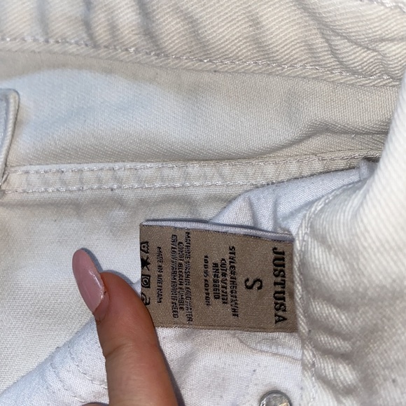 Cute mini white jean shorts perfect for summer - Picture 3 of 3